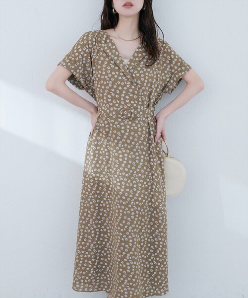natural couture(ナチュラルクチュール)の「【WEB限定】トライアングルカラーワンピース(ワンピース・レディース・ベージュ/ネイビー/ブラック/サックスブルー/ボルドー・FREE)」の3枚目の写真