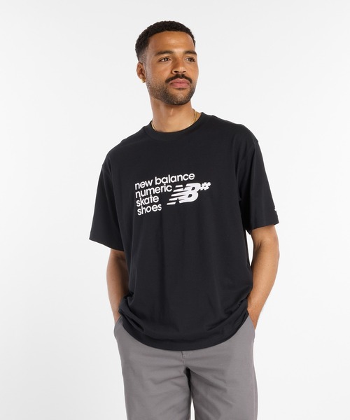 NEW BALANCE(ニューバランス)の「Numeric スタックド グラフィック T-Shirt(Tシャツ/カットソー・メンズ・インディゴブルー/ホワイト/ブラック・XX-LARGE/X-LARGE/LARGE/MEDIUM/SMALL)」の2枚目の写真