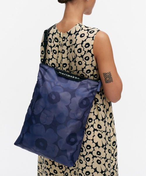 marimekko（マリメッコ）の「Unikko / Neat Crossbody  M shoulder bag（ショルダーバッグ・レディース・ベージュ/ダークブルー・FREE）」の2枚目の写真