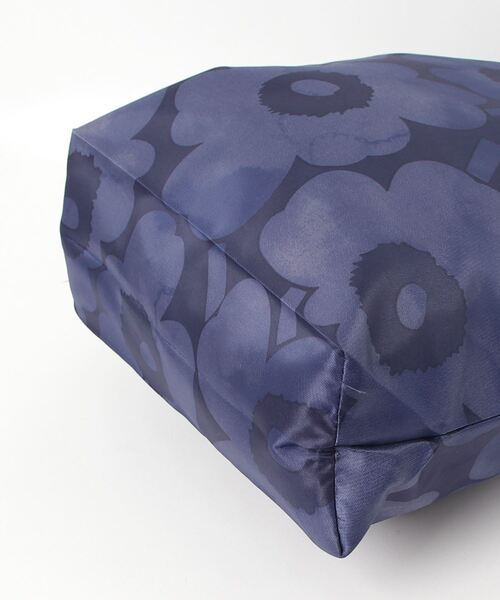 marimekko（マリメッコ）の「Unikko / Neat Crossbody  M shoulder bag（ショルダーバッグ・レディース・ベージュ/ダークブルー・FREE）」の12枚目の写真