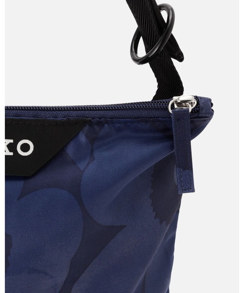 marimekko（マリメッコ）の「Unikko / Neat Crossbody  M shoulder bag（ショルダーバッグ・レディース・ベージュ/ダークブルー・FREE）」の11枚目の写真