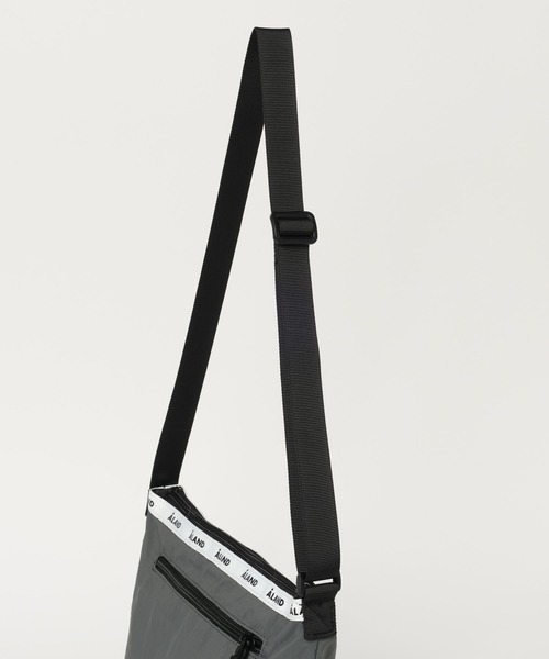 ALAND（エーランド）の「【UNISEX】ALAND／テープミニショルダーバッグ（ショルダーバッグ・レディース・オフホワイト/ブラック/グレー・ONE SIZE）」の7枚目の写真