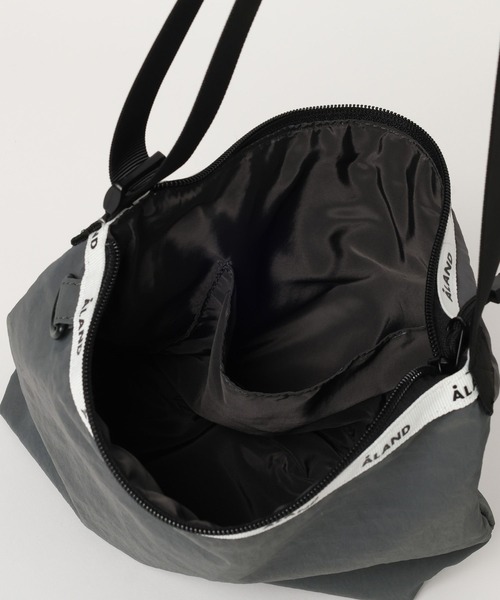 ALAND（エーランド）の「【UNISEX】ALAND／テープミニショルダーバッグ（ショルダーバッグ・レディース・オフホワイト/ブラック/グレー・ONE SIZE）」の10枚目の写真