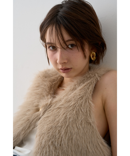 EMMA　ROUGE VIF（エマルージュヴィフ）の「【一部店舗限定】エコファーベスト（ベスト・レディース・ライトベージュ/モカ・フリー）」の20枚目の写真