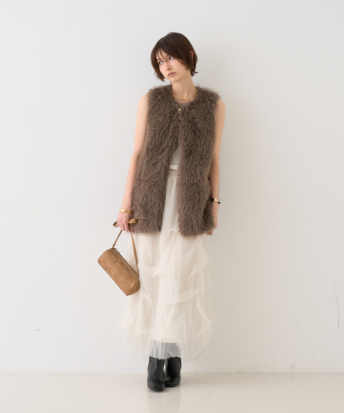 EMMA　ROUGE VIF（エマルージュヴィフ）の「【一部店舗限定】エコファーベスト（ベスト・レディース・ライトベージュ/モカ・フリー）」の12枚目の写真