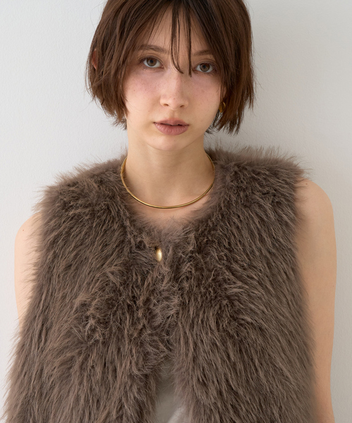 EMMA　ROUGE VIF（エマルージュヴィフ）の「【一部店舗限定】エコファーベスト（ベスト・レディース・ライトベージュ/モカ・フリー）」の9枚目の写真