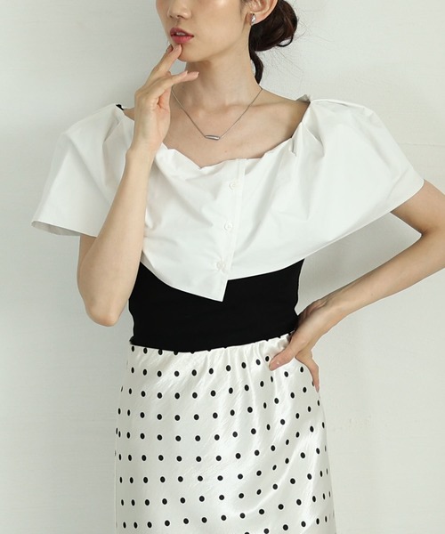 Sawa a la mode(サワアラモード)の「オフショルダー風異素材ケープトップス(シャツ/ブラウス・レディース・ブラック×ホワイト/ブラック・FREE)」の1枚目の写真