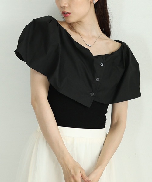 Sawa a la mode(サワアラモード)の「オフショルダー風異素材ケープトップス(シャツ/ブラウス・レディース・ブラック×ホワイト/ブラック・FREE)」の2枚目の写真