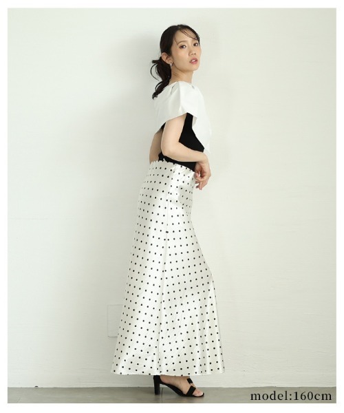 Sawa a la mode(サワアラモード)の「オフショルダー風異素材ケープトップス(シャツ/ブラウス・レディース・ブラック×ホワイト/ブラック・FREE)」の10枚目の写真