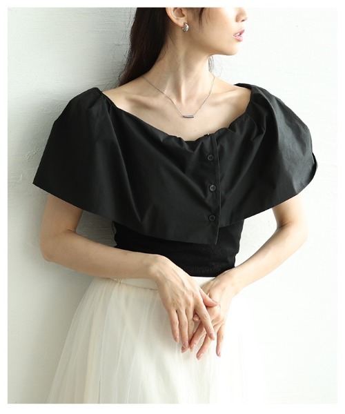 Sawa a la mode(サワアラモード)の「オフショルダー風異素材ケープトップス(シャツ/ブラウス・レディース・ブラック×ホワイト/ブラック・FREE)」の15枚目の写真