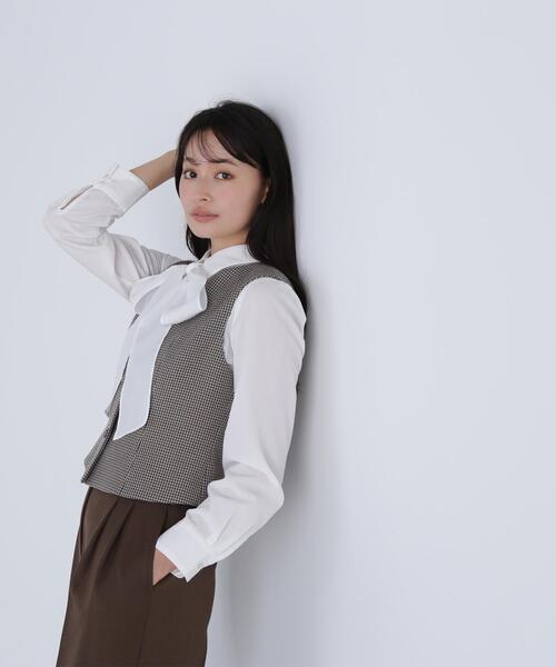 NATURAL BEAUTY BASIC(ナチュラルビューティーベーシック)の「◇シャツカラーリボンブラウス(シャツ/ブラウス・レディース・ブルー/ベージュ/オフホワイト・SMALL/MEDIUM)」の8枚目の写真