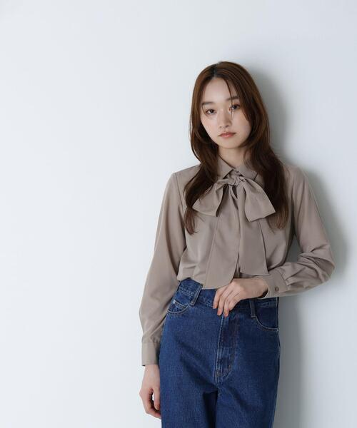 NATURAL BEAUTY BASIC(ナチュラルビューティーベーシック)の「◇シャツカラーリボンブラウス(シャツ/ブラウス・レディース・ブルー/ベージュ/オフホワイト・SMALL/MEDIUM)」の22枚目の写真