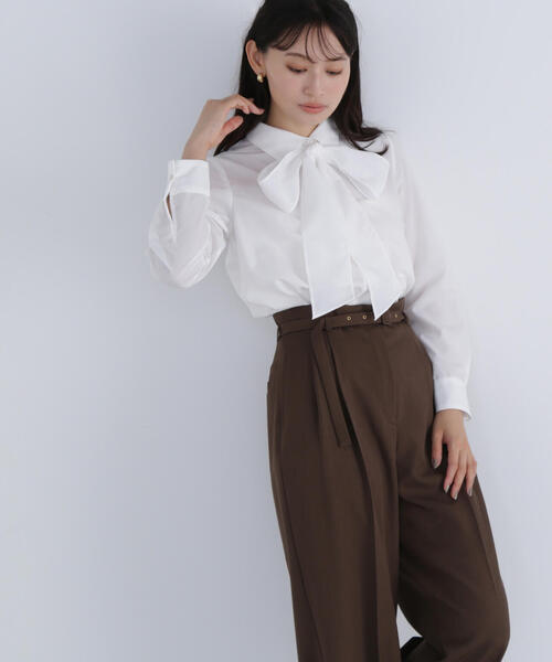 NATURAL BEAUTY BASIC(ナチュラルビューティーベーシック)の「◇シャツカラーリボンブラウス(シャツ/ブラウス・レディース・ブルー/ベージュ/オフホワイト・SMALL/MEDIUM)」の2枚目の写真