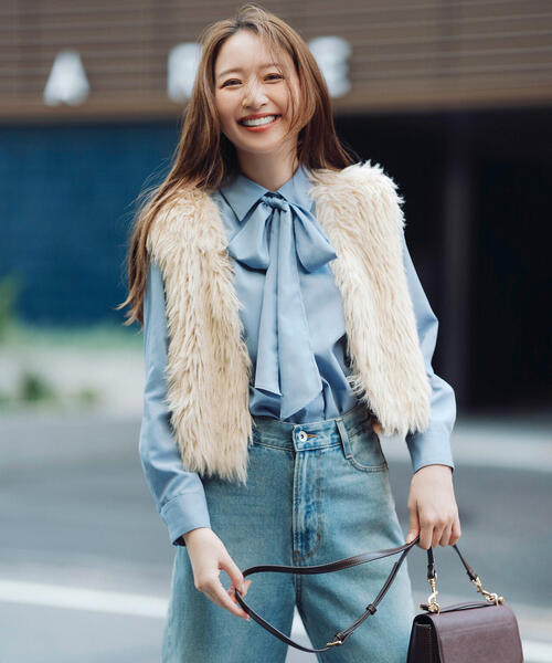 NATURAL BEAUTY BASIC(ナチュラルビューティーベーシック)の「◇シャツカラーリボンブラウス(シャツ/ブラウス・レディース・ブルー/ベージュ/オフホワイト・SMALL/MEDIUM)」の1枚目の写真
