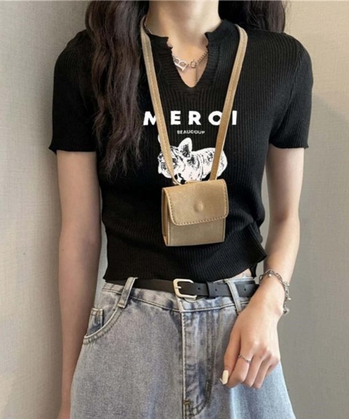 MAISON DE THERESE（メゾン ド テレーズ）の「VネックロゴTシャツ（Tシャツ/カットソー・レディース・グレー/ブラック/ホワイト・FREE）」の2枚目の写真