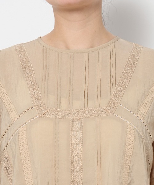 mysty woman（ミスティウーマン）の「ピンタックレースブラウス 581518（Tシャツ/カットソー・レディース・アイボリー/ベージュ/ブラック・FREE）」の20枚目の写真