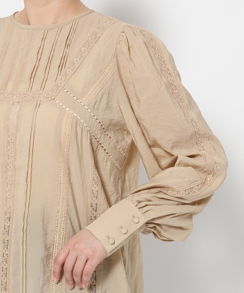 mysty woman（ミスティウーマン）の「ピンタックレースブラウス 581518（Tシャツ/カットソー・レディース・アイボリー/ベージュ/ブラック・FREE）」の21枚目の写真