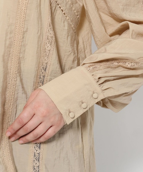 mysty woman（ミスティウーマン）の「ピンタックレースブラウス 581518（Tシャツ/カットソー・レディース・アイボリー/ベージュ/ブラック・FREE）」の10枚目の写真