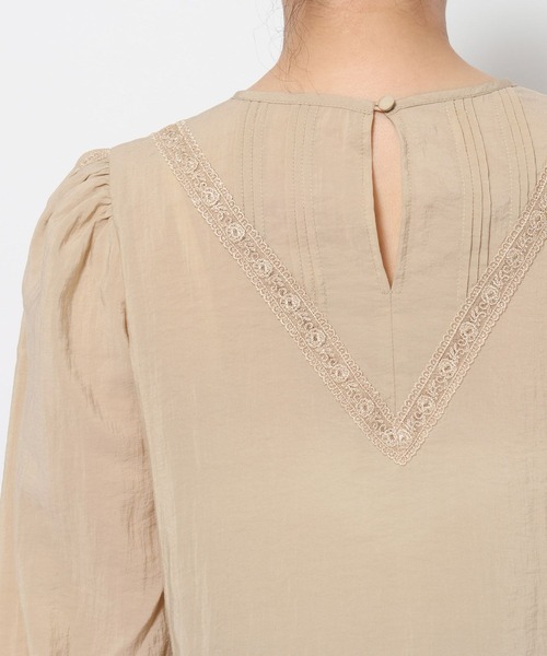 mysty woman（ミスティウーマン）の「ピンタックレースブラウス 581518（Tシャツ/カットソー・レディース・アイボリー/ベージュ/ブラック・FREE）」の13枚目の写真