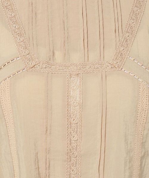 mysty woman（ミスティウーマン）の「ピンタックレースブラウス 581518（Tシャツ/カットソー・レディース・アイボリー/ベージュ/ブラック・FREE）」の9枚目の写真