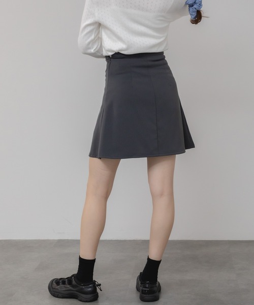 HEILIS(ヘイリス)の「プリーツミニスカート/ブラック グレー プリーツ スカート ファスナー開閉 春服 秋服 冬服 ミニスカ 台形 韓国 ノームコア ガーリー シティガール 膝上(スカート・レディース・グレー/ブラック・FREE)」の6枚目の写真