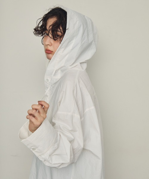 Trish(トリッシュ)の「ナイロンフードシャツ(シャツ/ブラウス・レディース・ホワイト/ブラック・MEDIUM)」の11枚目の写真