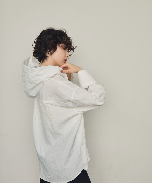 Trish(トリッシュ)の「ナイロンフードシャツ(シャツ/ブラウス・レディース・ホワイト/ブラック・MEDIUM)」の17枚目の写真