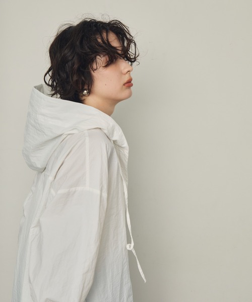 Trish(トリッシュ)の「ナイロンフードシャツ(シャツ/ブラウス・レディース・ホワイト/ブラック・MEDIUM)」の18枚目の写真