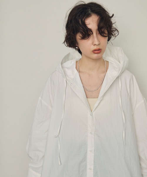 Trish(トリッシュ)の「ナイロンフードシャツ(シャツ/ブラウス・レディース・ホワイト/ブラック・MEDIUM)」の19枚目の写真