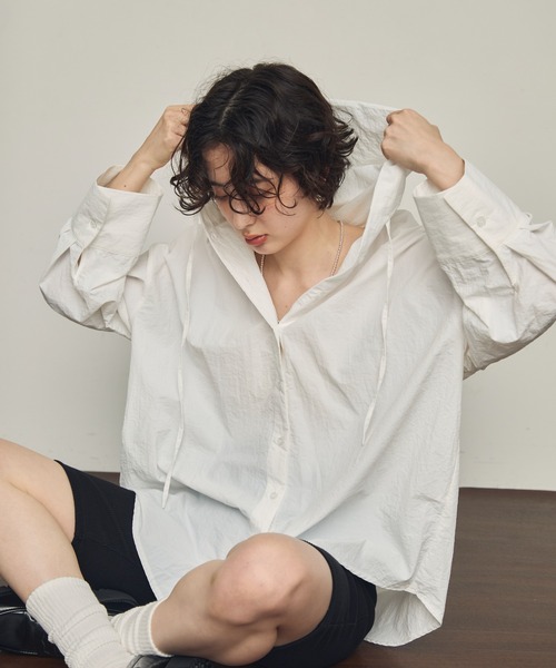 Trish(トリッシュ)の「ナイロンフードシャツ(シャツ/ブラウス・レディース・ホワイト/ブラック・MEDIUM)」の5枚目の写真