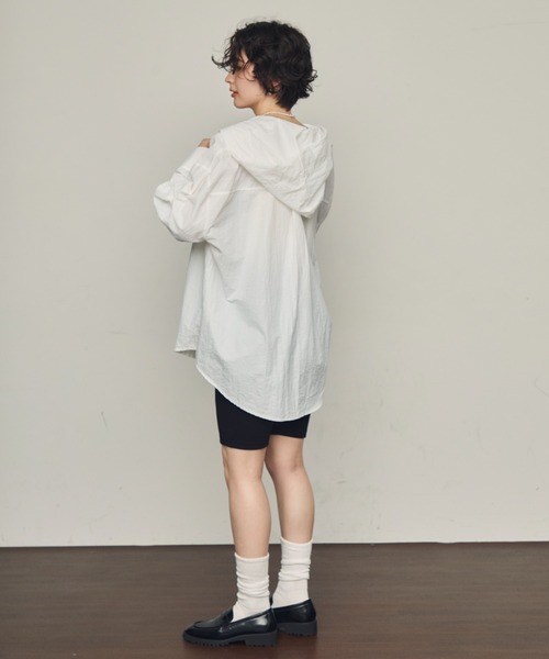 Trish(トリッシュ)の「ナイロンフードシャツ(シャツ/ブラウス・レディース・ホワイト/ブラック・MEDIUM)」の21枚目の写真