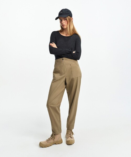 AIGLE(エーグル)の「コーデュロイ バルーンパンツ(チノパンツ・レディース・カーキ/ベージュ・38/40/36)」の18枚目の写真