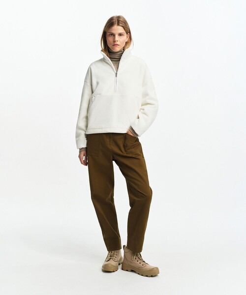AIGLE(エーグル)の「コーデュロイ バルーンパンツ(チノパンツ・レディース・カーキ/ベージュ・38/40/36)」の3枚目の写真