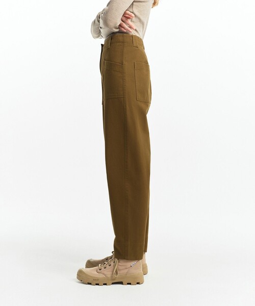 AIGLE(エーグル)の「コーデュロイ バルーンパンツ(チノパンツ・レディース・カーキ/ベージュ・38/40/36)」の4枚目の写真