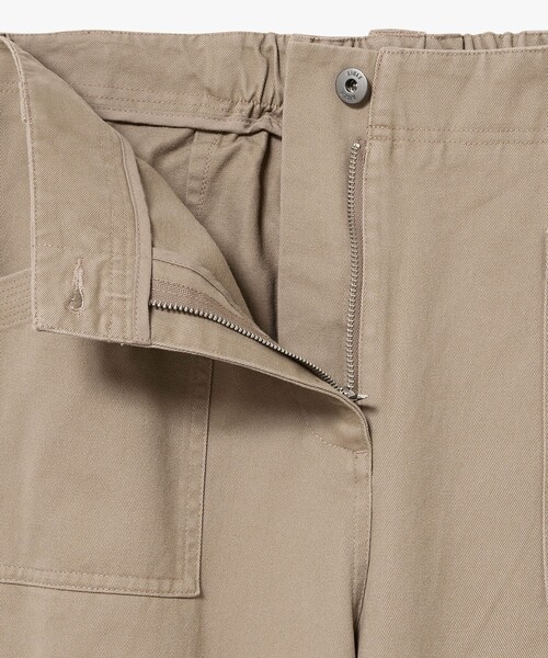 AIGLE(エーグル)の「コーデュロイ バルーンパンツ(チノパンツ・レディース・カーキ/ベージュ・38/40/36)」の10枚目の写真