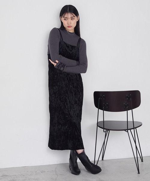 forksy.(フォルクシー)の「【forksy.】裾スリットベロアキャミロングワンピース(ワンピース・レディース・ブラック/ブラウン/グレー・FREE)」の4枚目の写真