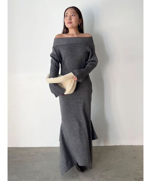 LAGUNAMOON（ラグナムーン）の「オフショルリブニットワンピース（ワンピース・レディース・ベージュ/グレー・SMALL/MEDIUM）」の3枚目の写真