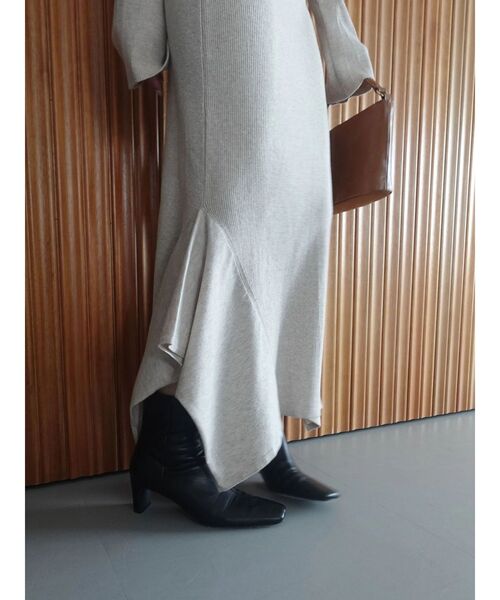 LAGUNAMOON（ラグナムーン）の「オフショルリブニットワンピース（ワンピース・レディース・ベージュ/グレー・SMALL/MEDIUM）」の6枚目の写真