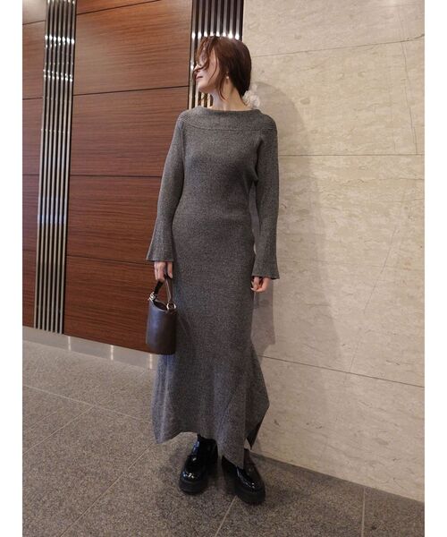 LAGUNAMOON（ラグナムーン）の「オフショルリブニットワンピース（ワンピース・レディース・ベージュ/グレー・SMALL/MEDIUM）」の11枚目の写真