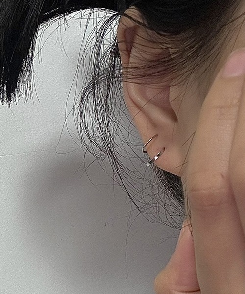 almo(アルモ)の「巻きつきペアピアス/両耳用(LEY)(ピアス(両耳用)・メンズ・シルバー・FREE)」の3枚目の写真