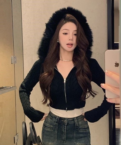 ViViDAY（ビビデー）の「フードフェイクファー付きジップアップニットカーデガン（ニット/セーター・レディース・ホワイト/ブラック/グレー・M）」の8枚目の写真