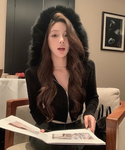 ViViDAY（ビビデー）の「フードフェイクファー付きジップアップニットカーデガン（ニット/セーター・レディース・ホワイト/ブラック/グレー・M）」の11枚目の写真