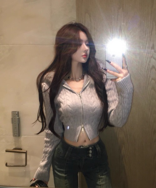 ViViDAY（ビビデー）の「フードフェイクファー付きジップアップニットカーデガン（ニット/セーター・レディース・ホワイト/ブラック/グレー・M）」の19枚目の写真