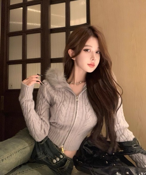 ViViDAY（ビビデー）の「フードフェイクファー付きジップアップニットカーデガン（ニット/セーター・レディース・ホワイト/ブラック/グレー・M）」の21枚目の写真