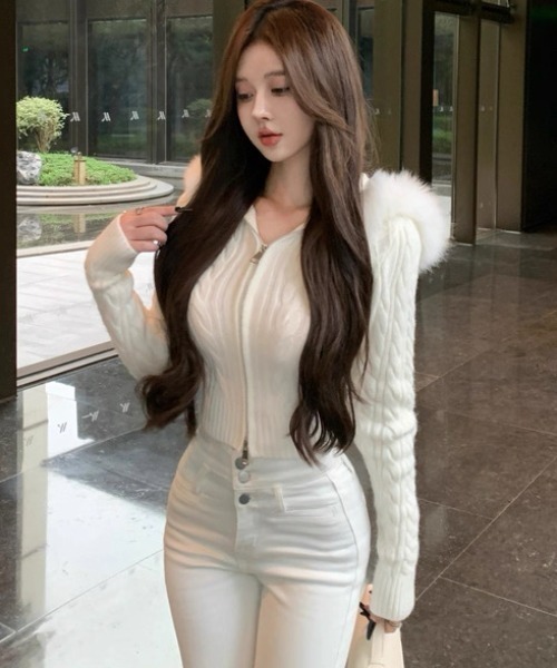 【最終値下げ!】 d.i.a. ダイヤ　ファー付きニットベアトップ セール】フードフェイクファー付きジップアップニットカーデガン