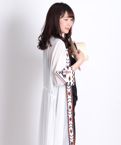 MARAI（マーライ）の「民族調刺繍ロングカーディガンシャツ 大人カジュアル（カーディガン/ボレロ・レディース・ブラック/ホワイト・FREE）」の4枚目の写真