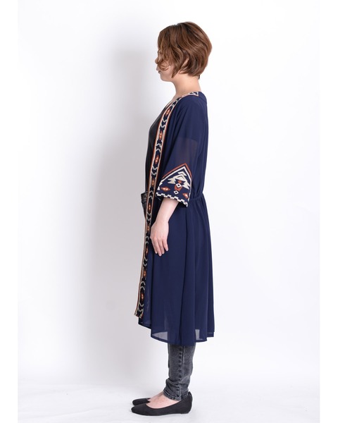 MARAI（マーライ）の「民族調刺繍ロングカーディガンシャツ 大人カジュアル（カーディガン/ボレロ・レディース・ブラック/ホワイト・FREE）」の10枚目の写真