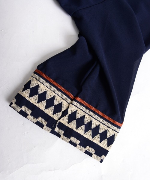 MARAI（マーライ）の「民族調刺繍ロングカーディガンシャツ 大人カジュアル（カーディガン/ボレロ・レディース・ブラック/ホワイト・FREE）」の19枚目の写真
