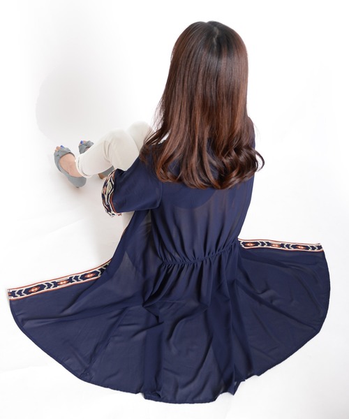 MARAI（マーライ）の「民族調刺繍ロングカーディガンシャツ 大人カジュアル（カーディガン/ボレロ・レディース・ブラック/ホワイト・FREE）」の12枚目の写真