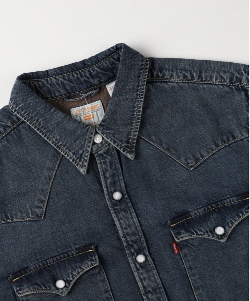 Levi's（リーバイス）の「【Levi's】クラシックウェスタンシャツ (デニムシャツ/ヨークデザイン/インディゴカラー/カジュアル/ユニセックス)（シャツ/ブラウス・メンズ・ダークインディゴブルー・L/M/S）」の4枚目の写真